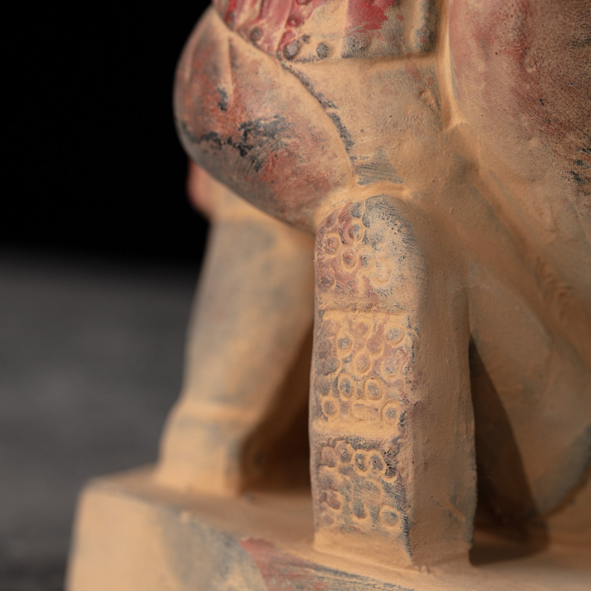 20CM Painted Kneeling Archer - CLAYARMY-Close-up shot of the painted footwear on the 20CM Painted Soldier, highlighting authenticity.