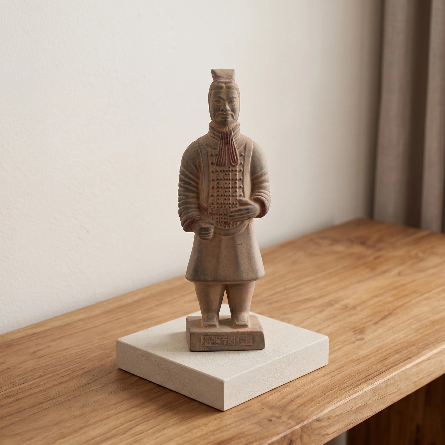20CM Painted Officier - CLAYARMY-Close-up of the detailed painting and craftsmanship on the 20CM Clayarmy Officer's armor and facial features.