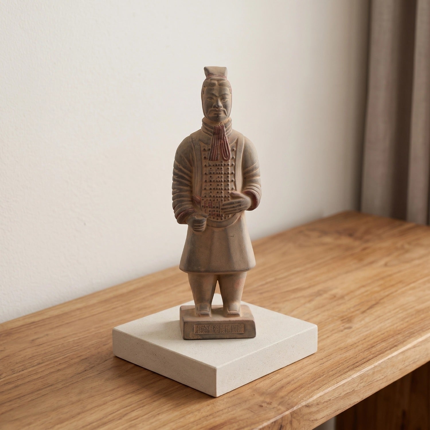 20CM Painted Officier - CLAYARMY-Close-up of the detailed painting and craftsmanship on the 20CM Clayarmy Officer's armor and facial features.