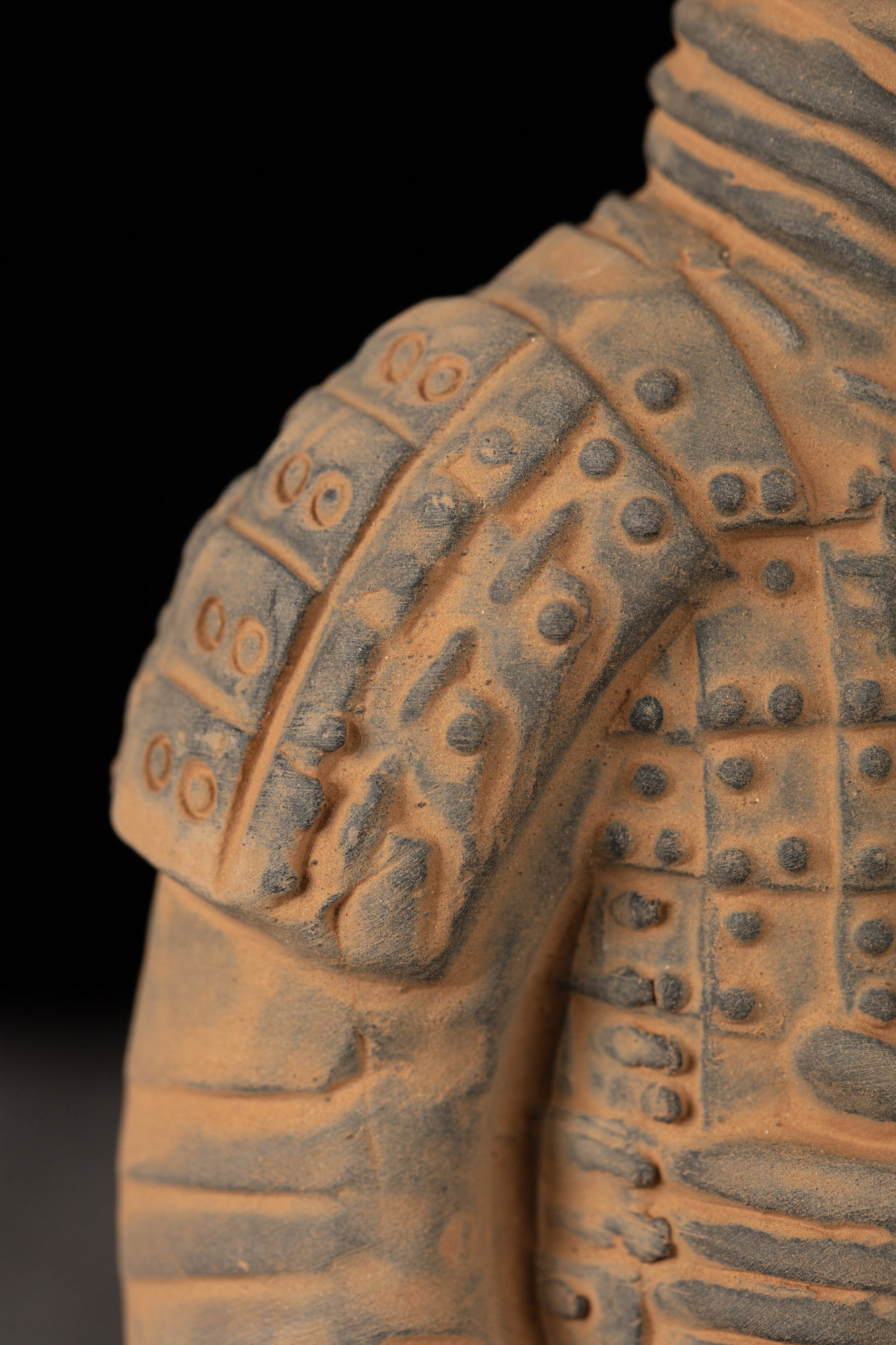 20CM Kneeling Archer - CLAYARMY-Top-down view highlighting the overall composition and craftsmanship of the 20CM Kneeling Archer.