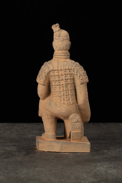 20CM Kneeling Archer - CLAYARMY-Back view focusing on the intricacies of the 20CM Kneeling Archer's sculpted robe and accessories.