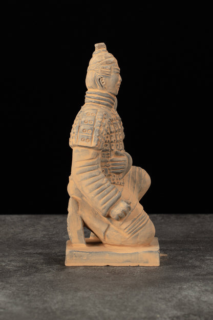 20CM Kneeling Archer - CLAYARMY-Overhead view emphasizing the isosceles triangle posture for stability on the 20CM Kneeling Archer.