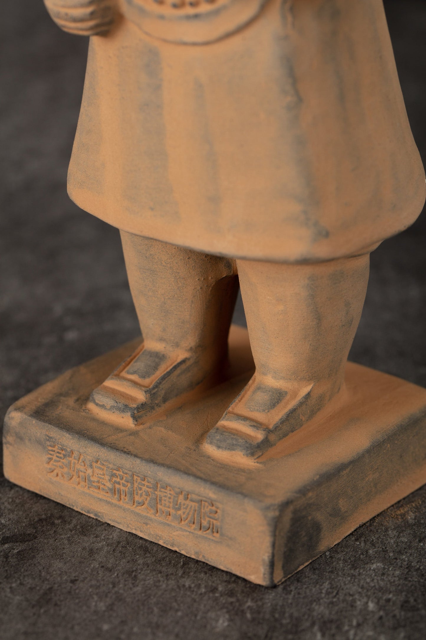 20CM Officier - CLAYARMY-Detailed shot of the pointed footwear worn by the 20CM Clayarmy Officer.