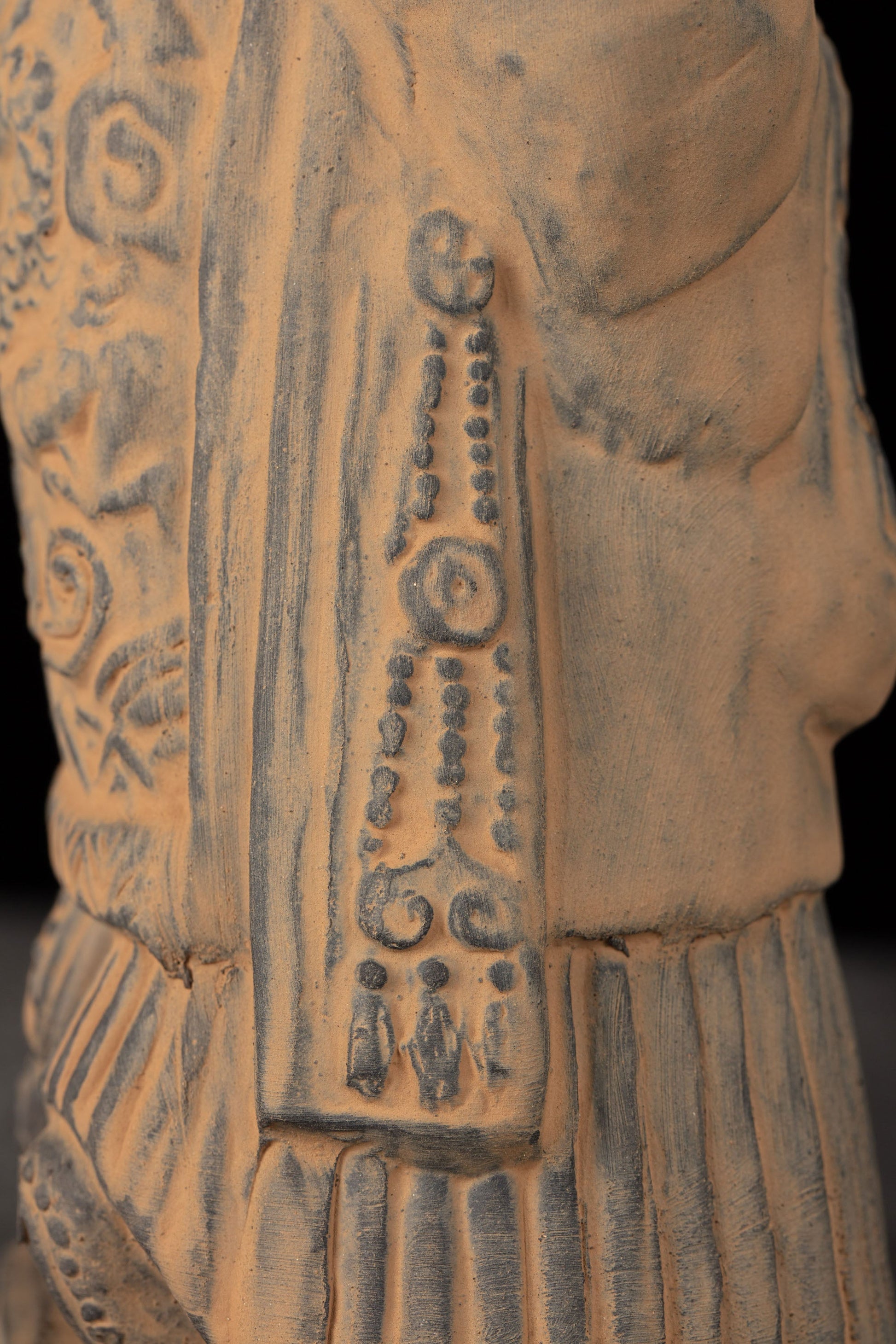 20CM Emperor - CLAYARMY -Close-up of the handcrafted details on the weapon held by Clayarmy's 20CM Emperor Qin Terracotta Warrior.