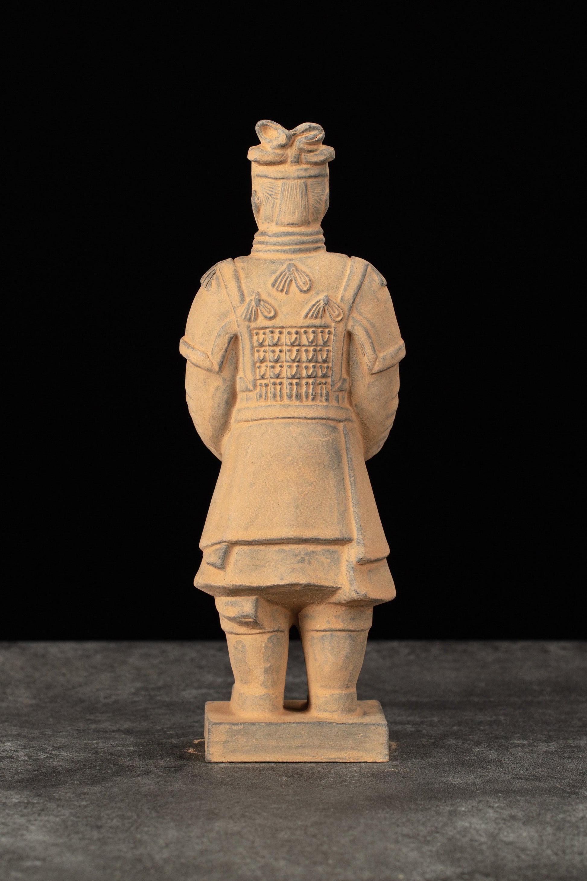 20CM General - CLAYARMY-Ancient Wisdom: Discover the ancient wisdom and resourcefulness in the 20CM General figurine, a representation of the esteemed high-ranking generals from the Qin Dynasty.