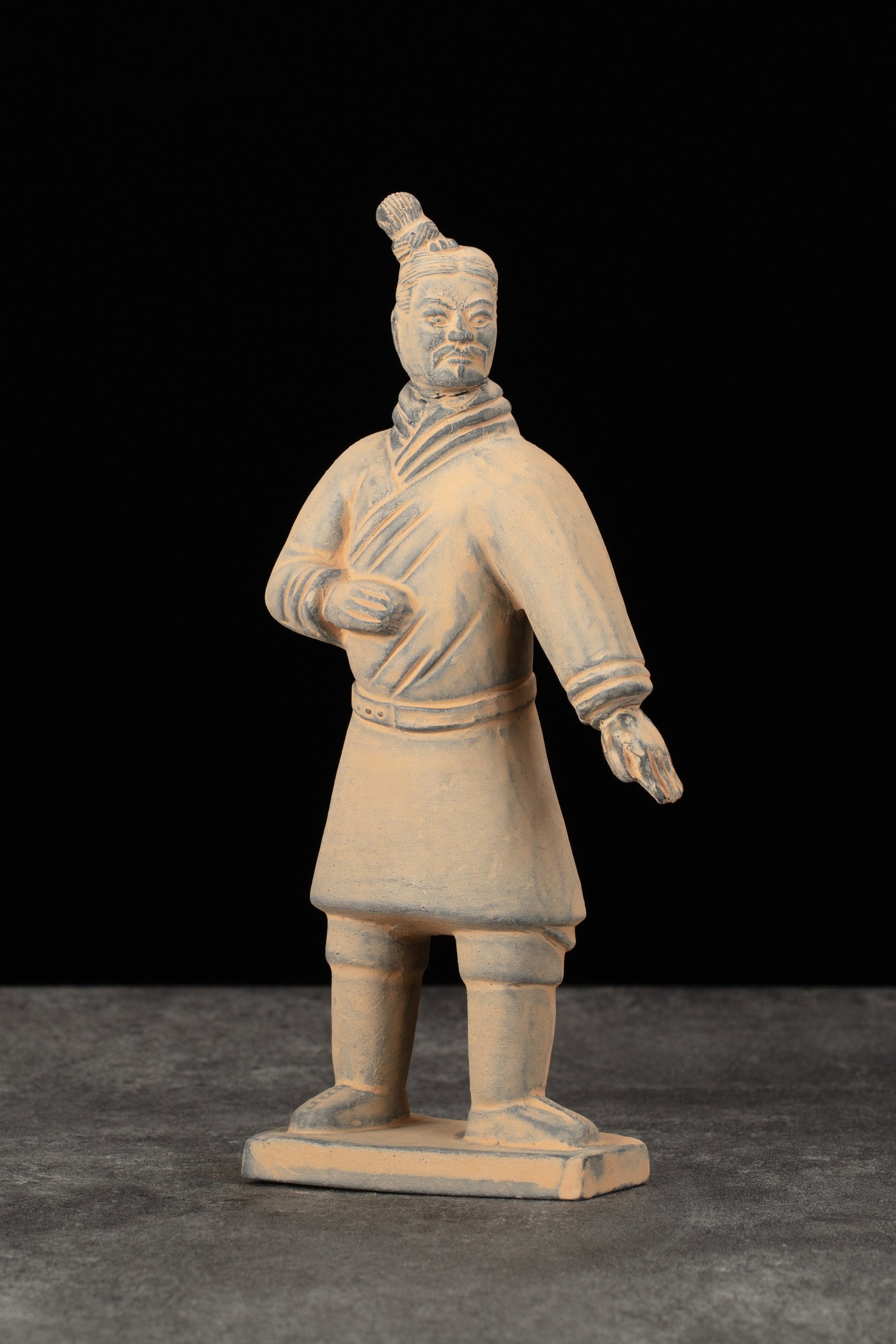 20CM Standing Archer - CLAYARMY-Artistic angle showcasing the 20CM Standing Archer replica's distinctive bun, battle robe, and intricately designed short boots.