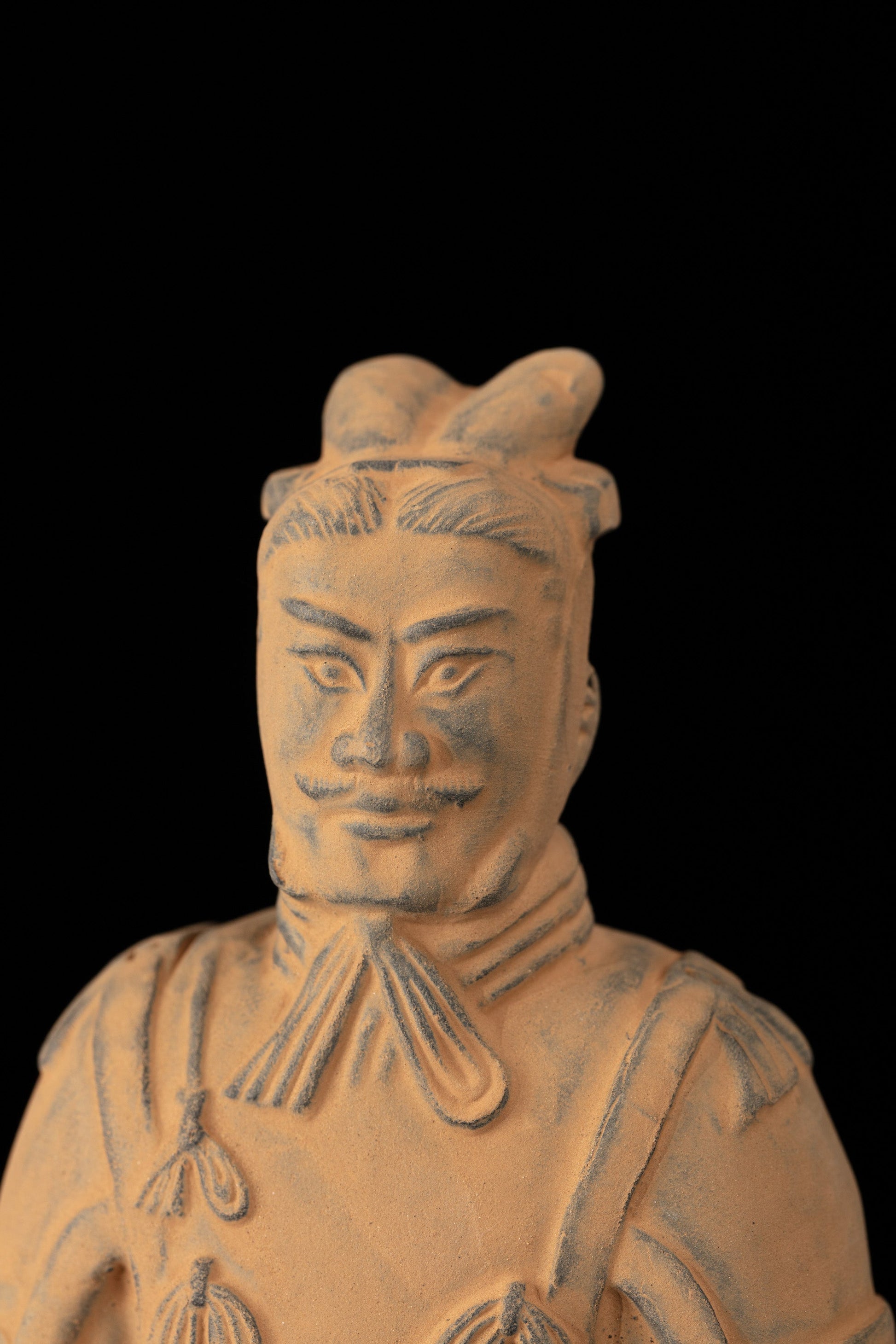 20CM General - CLAYARMY-Wise Beard: Profile shot of the 20CM General figurine, featuring a wise and elegant beard, adding a touch of wisdom to the commanding presence.