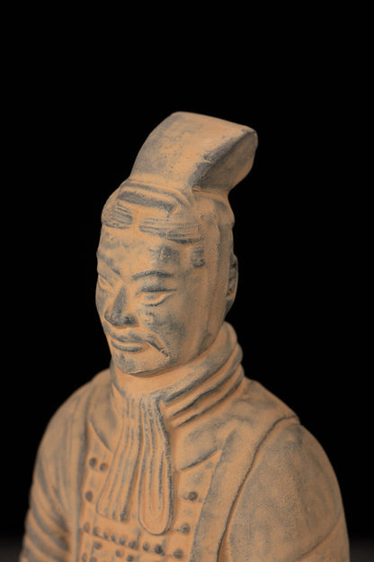 20CM Officier - CLAYARMY-Side view of the 20CM Officer, displaying the taller stature and distinctive features of this mid-ranking warrior.