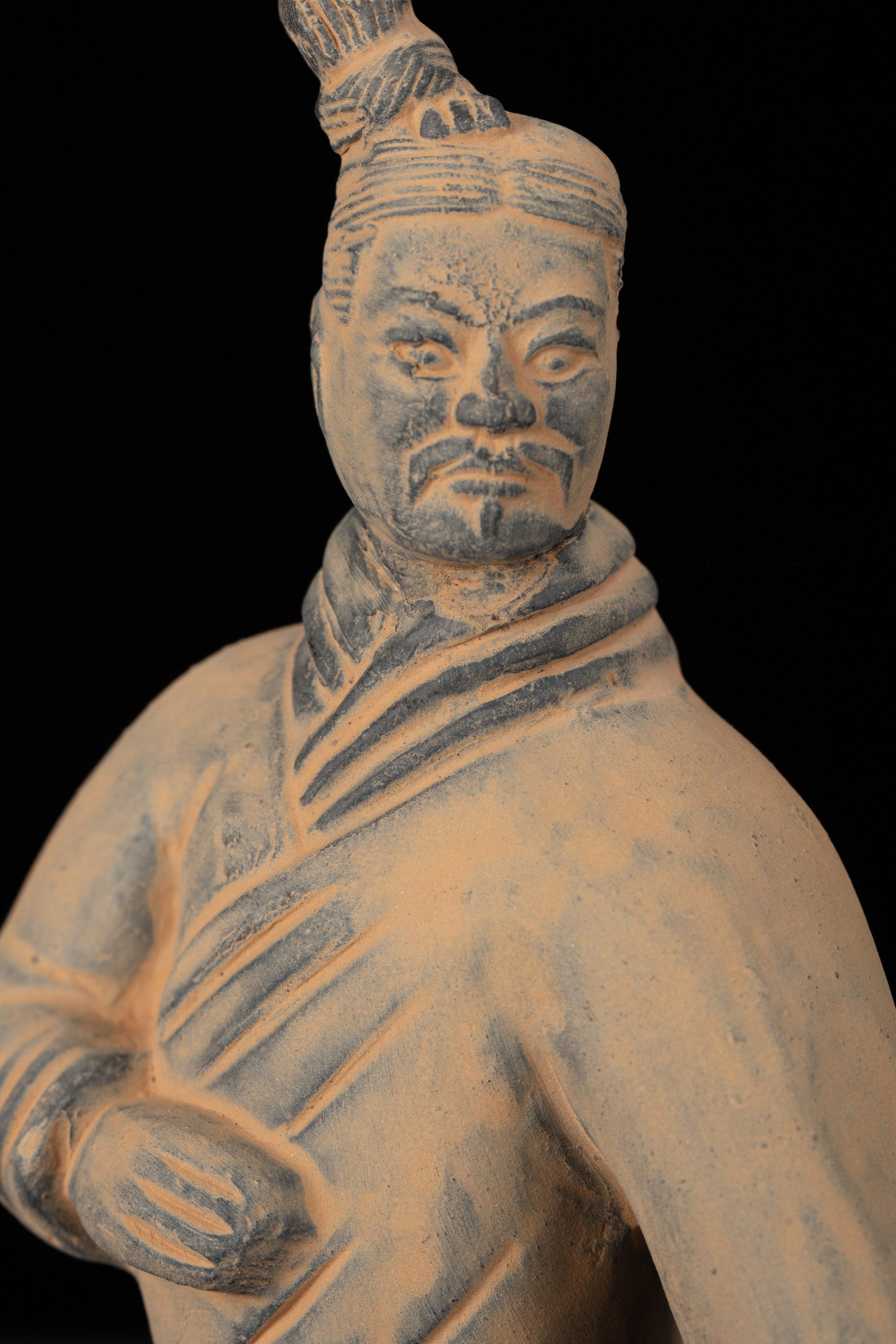 20CM Standing Archer - CLAYARMY-Detailed shot focusing on the hands and weapon of the 20CM Standing Archer figurine, emphasizing historical accuracy and craftsmanship.