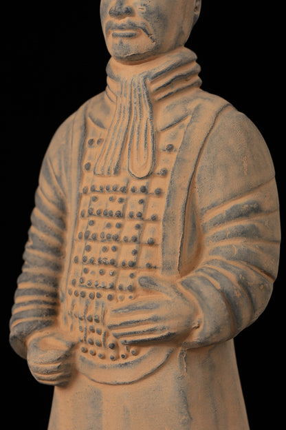 20CM Officier - CLAYARMY-Close-up of the finely sculpted face of the 20CM Officer, emphasizing the determined expression and unique armor.
