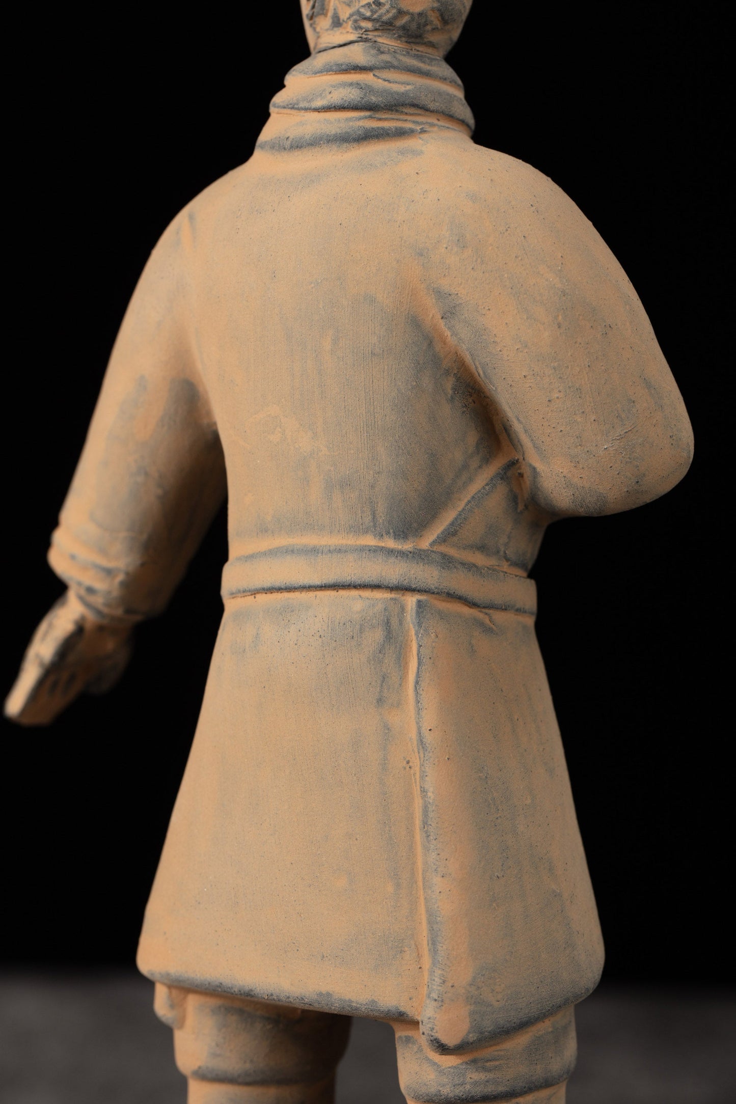 20CM Standing Archer - CLAYARMY-Side perspective highlighting the 20CM Standing Archer replica's flowing battle robe and carefully crafted footwear.