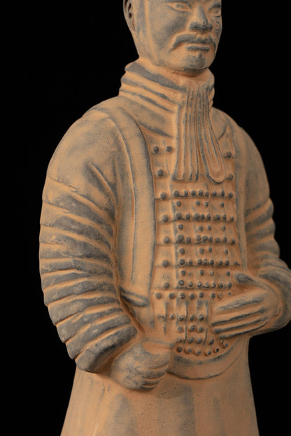 20CM Officier - CLAYARMY-Dynamic angle showcasing the elegant posture and strong chest of the 20CM Officer figurine.