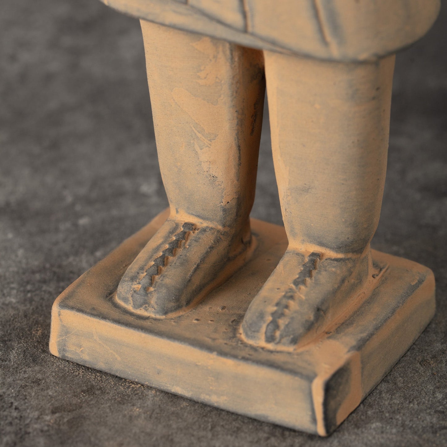 25CM Cavalryman - CLAYARMY-Focused shot on the expressive face of the 25CM Cavalryman replica, highlighting the historical accuracy of the facial features and armor embellishments.