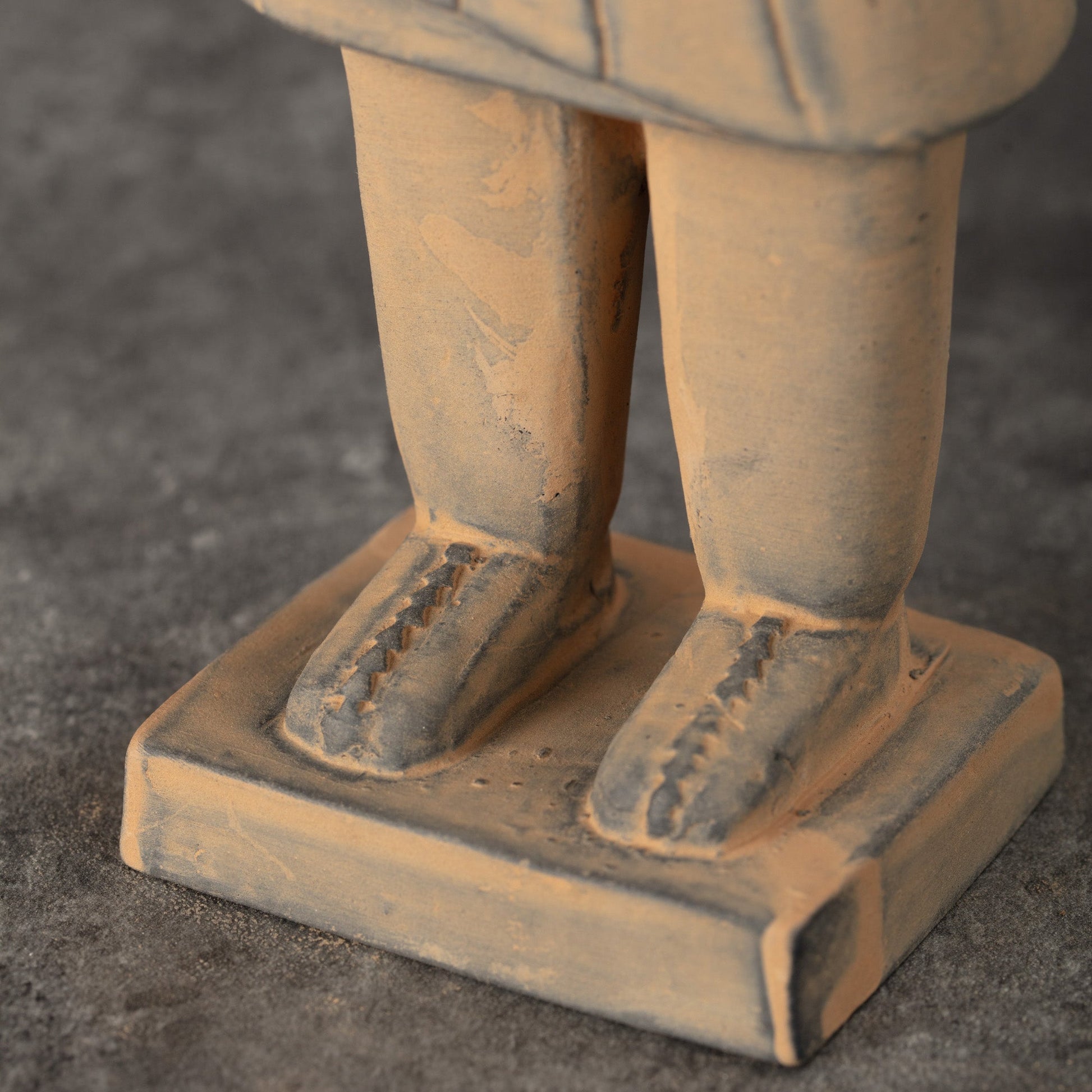25CM Cavalryman - CLAYARMY-Focused shot on the expressive face of the 25CM Cavalryman replica, highlighting the historical accuracy of the facial features and armor embellishments.