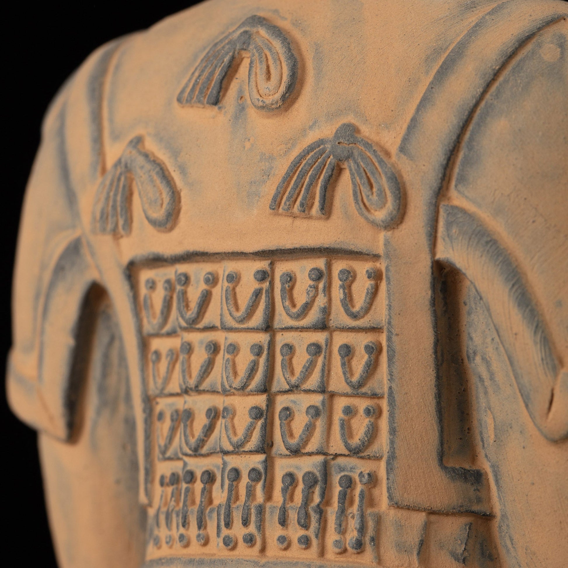 25CM General - CLAYARMY-Sculpted Armor Patterns: Explore the sculpted armor patterns on the 25CM General's attire, highlighting the intricacy and attention to detail in the replication of historical designs.