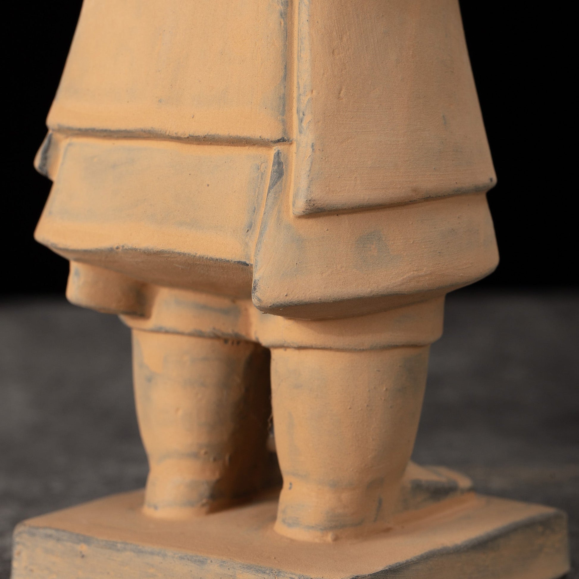 25CM General - CLAYARMY-Dynamic Sculpted Gesture: Dynamic view of the 25CM Terracotta Army General, capturing a dynamic sculpted gesture that adds movement and energy to the figurine.