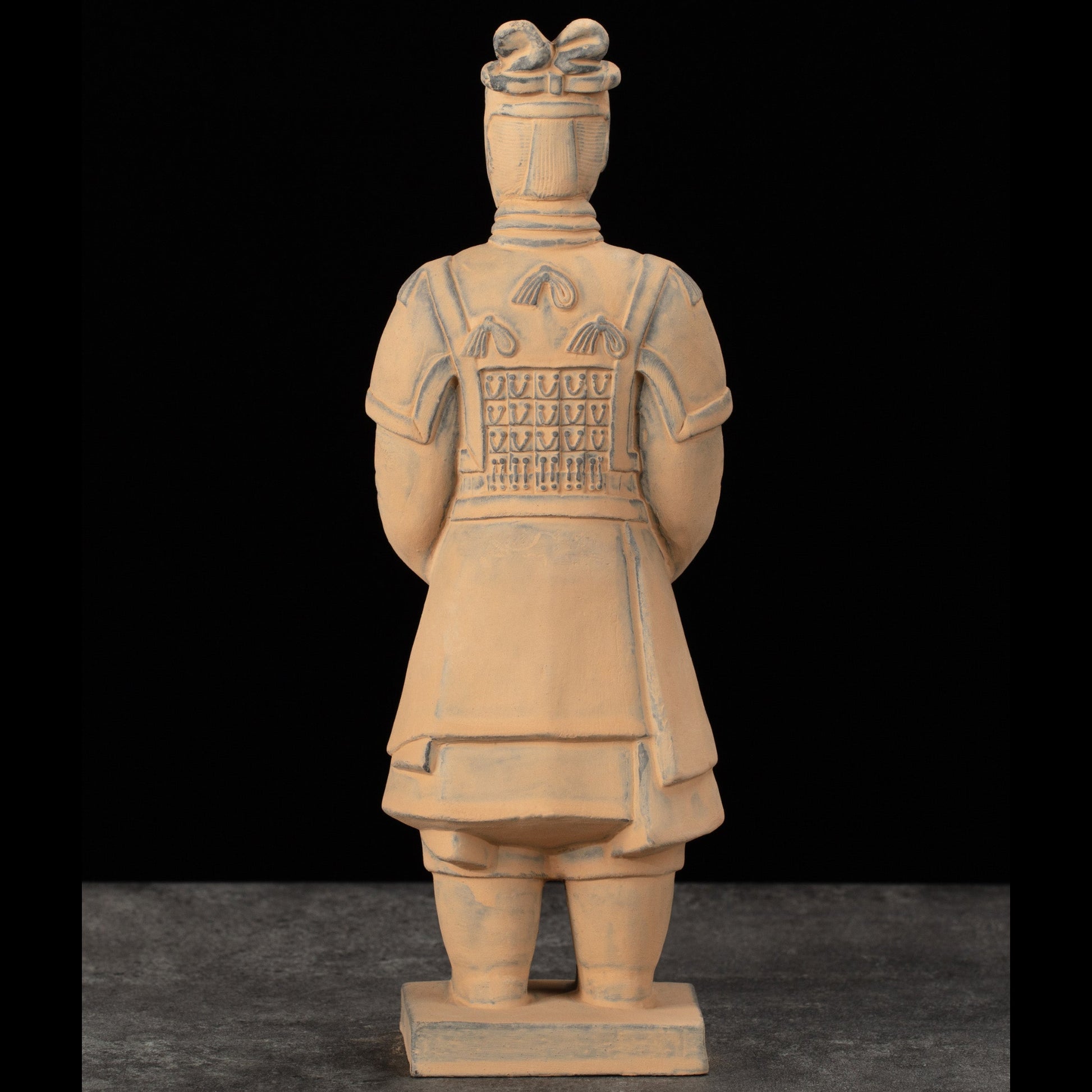 25CM General - CLAYARMY-Dynamic Sculpted Movement: Experience the dynamic sculpted movement of the 25CM Terracotta Army General, capturing the essence of a leader in motion.