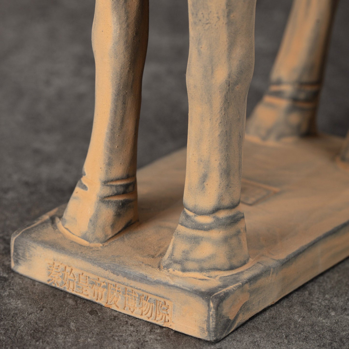 25CM Horse - CLAYARMY -Close-up of the hooves, revealing the meticulous attention to detail in our 25CM Clayarmy Terracotta Horse.