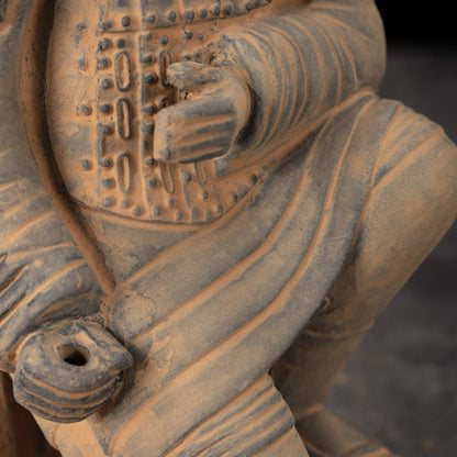 25CM Kneeling Archer - CLAYARMY-Close-up of the bow and arrow details on the 25CM Kneeling Archer, capturing the craftsmanship of the weapon.