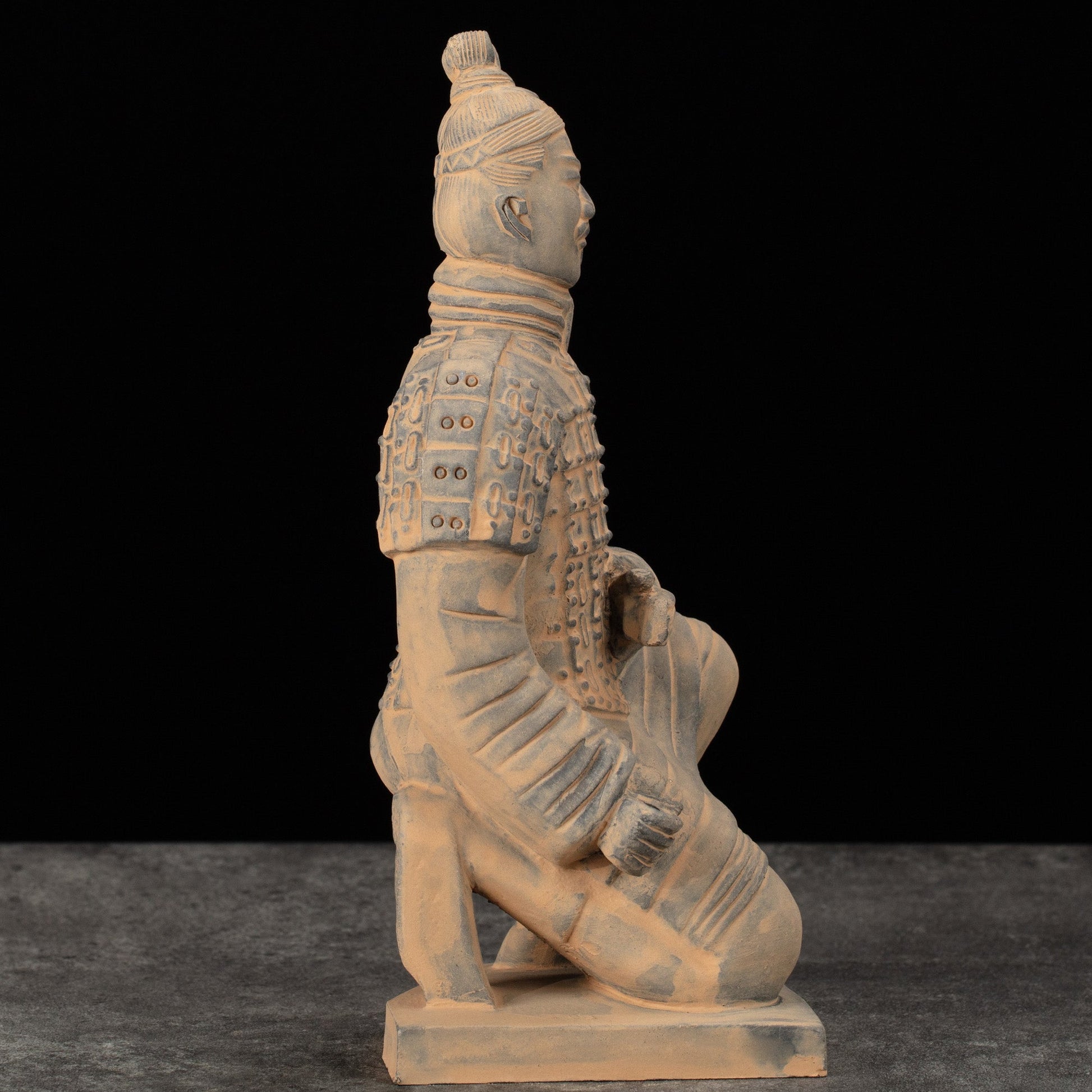 25CM Kneeling Archer - CLAYARMY-Side angle highlighting the unique pose and the meticulous details of the 25CM Kneeling Archer.