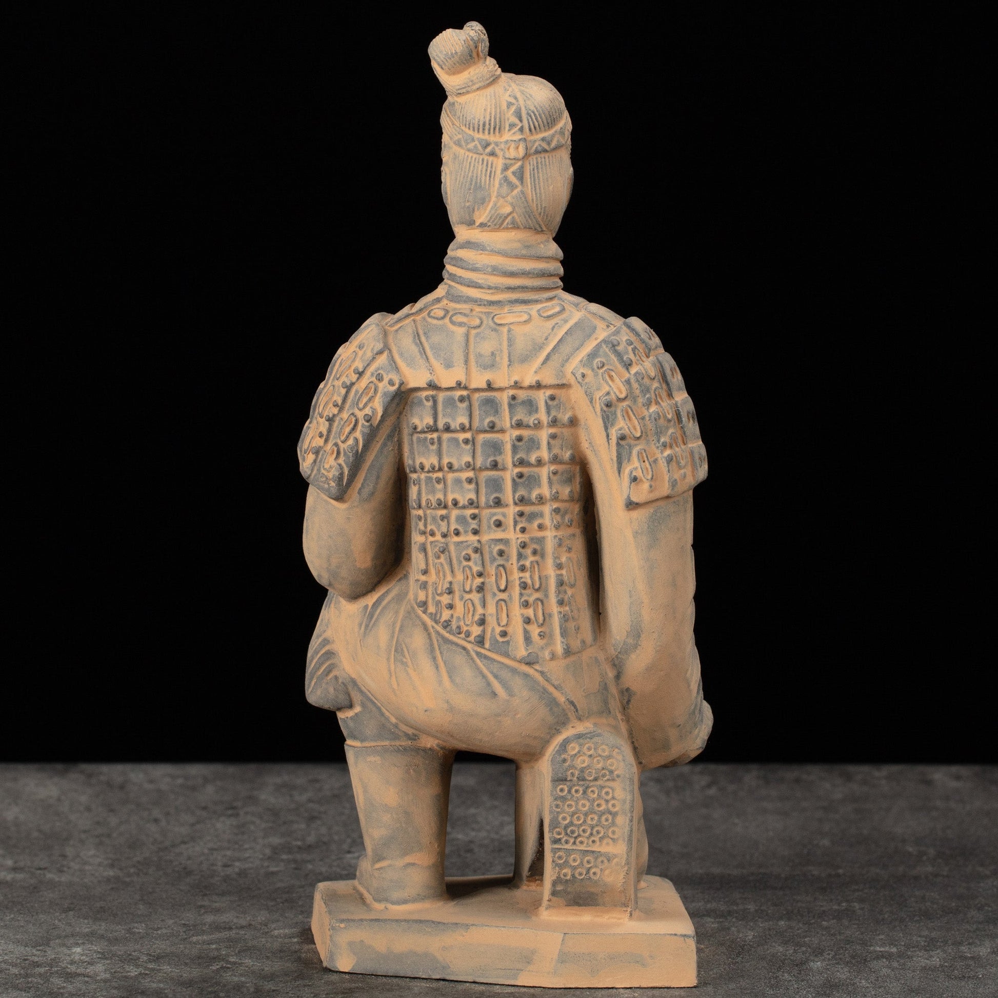 25CM Kneeling Archer - CLAYARMY-Back view focusing on the intricacies of the 25CM Kneeling Archer's sculpted robe and accessories.