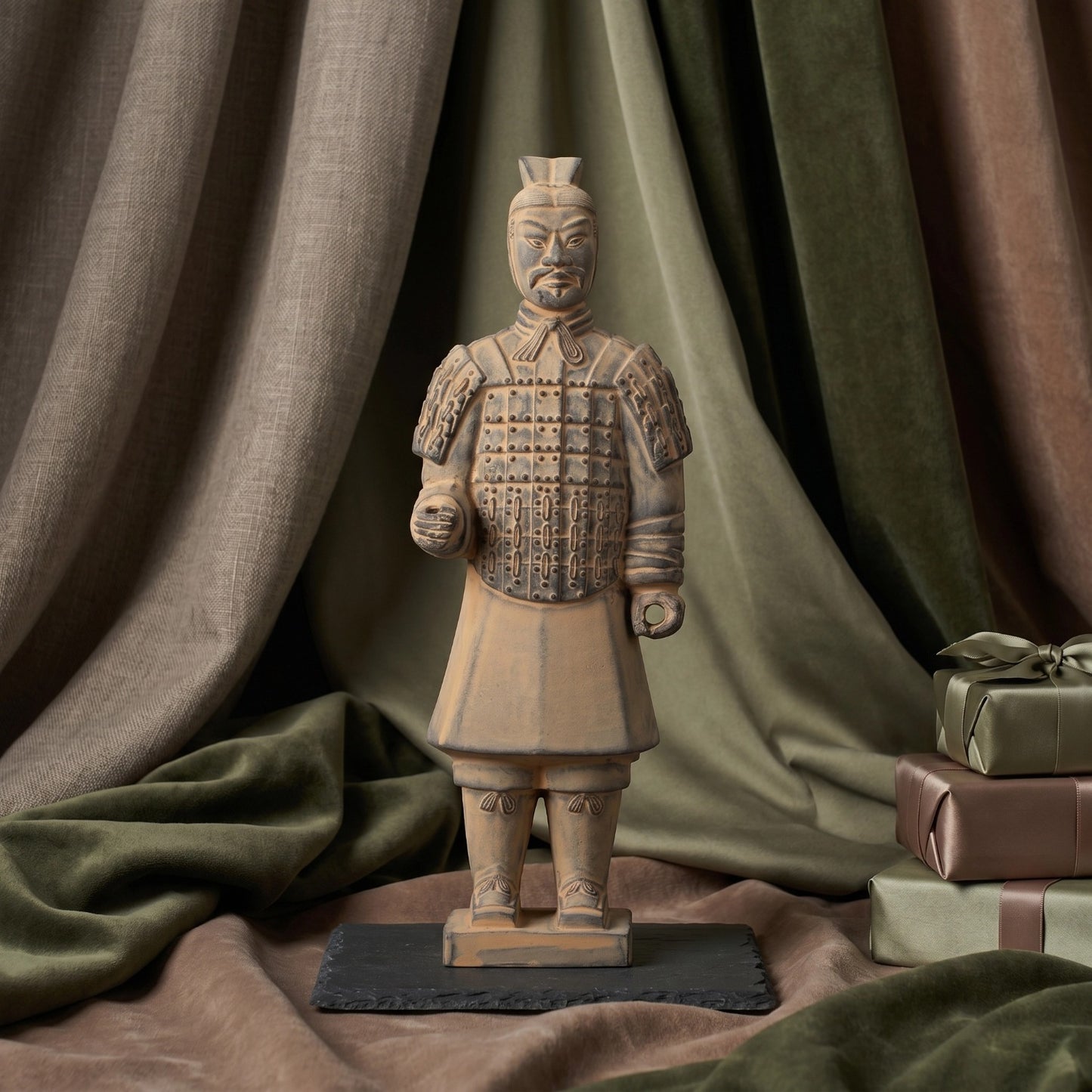 25CM Officier - CLAYARMY-Close-up view of the intricate facial details and expression of the 25CM Officer.
