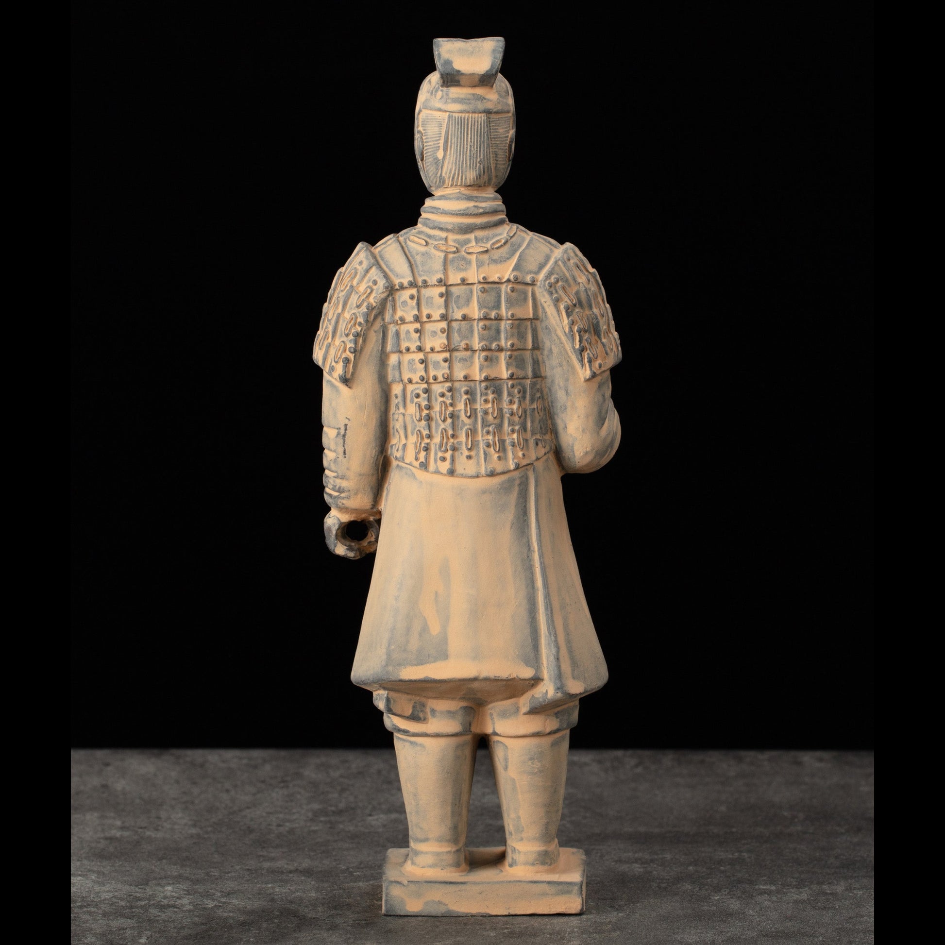 25CM Officier - CLAYARMY-Back view showcasing the double-tailed crossbill crown and layered jacket of the 25CM Clayarmy Officer.