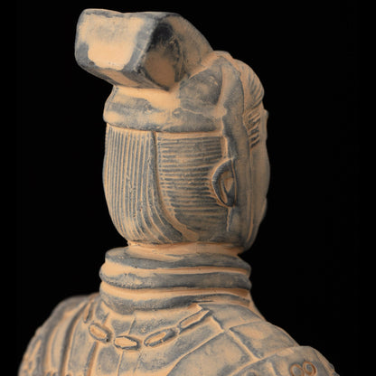 25CM Officier - CLAYARMY-Detailed craftsmanship and intricate details of the 25CM Clayarmy Officer.