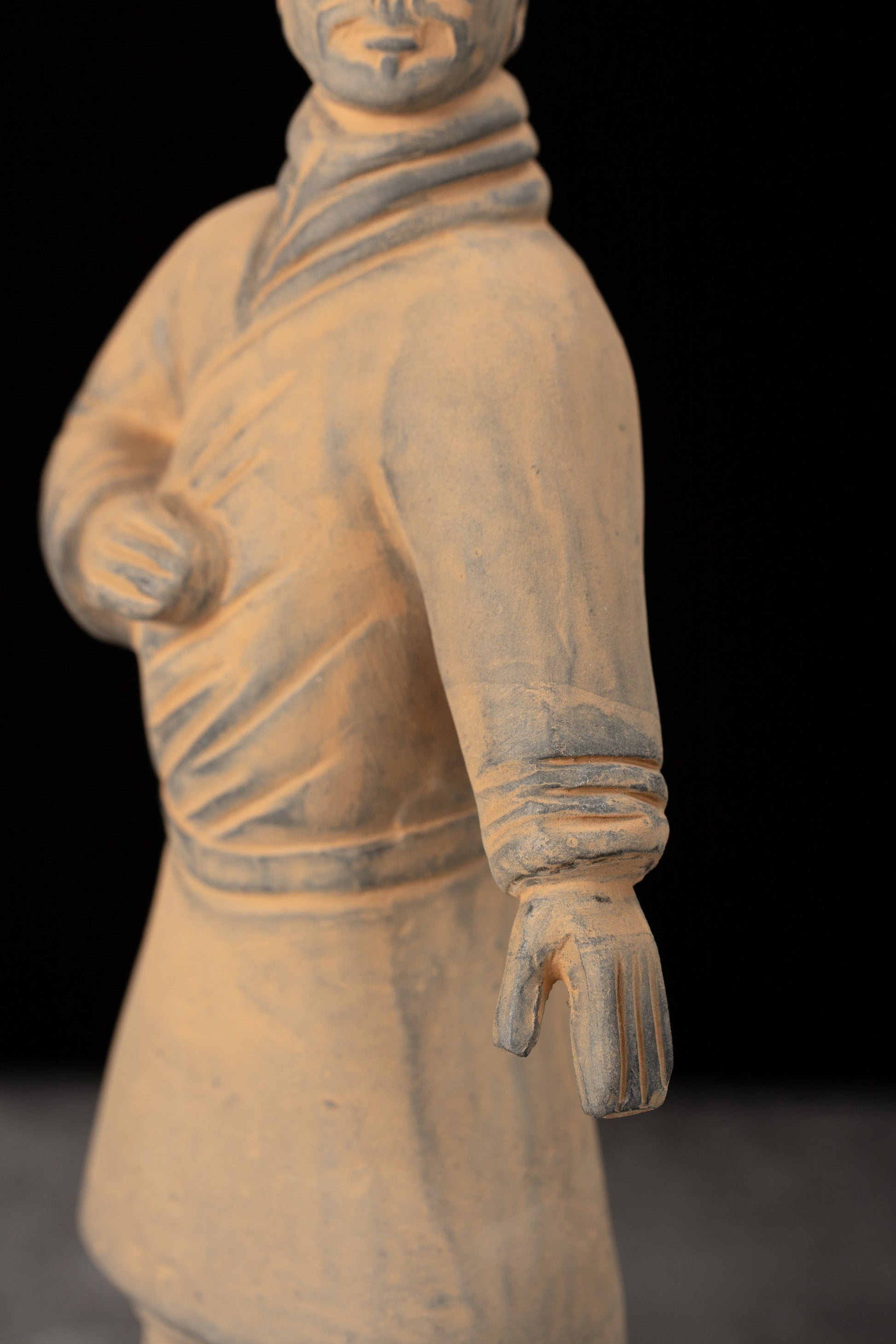 25CM Standing Archer - CLAYARMY-Close-up view focusing on the weapon and armor details of the 25CM Standing Archer figurine, emphasizing historical accuracy and fine artistry.