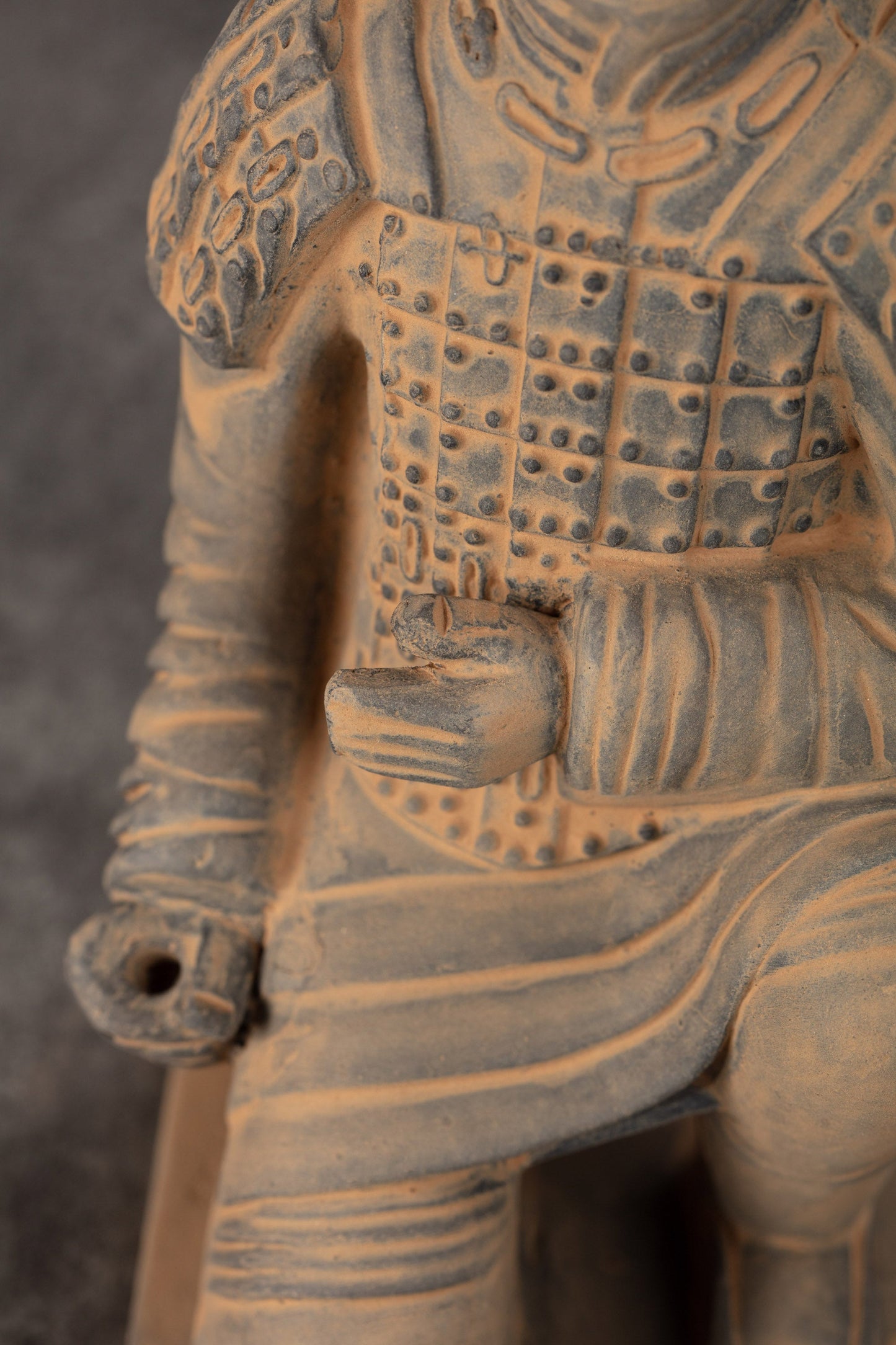 25CM Kneeling Archer - CLAYARMY-Overhead view emphasizing the isosceles triangle posture for stability on the 25CM Kneeling Archer.