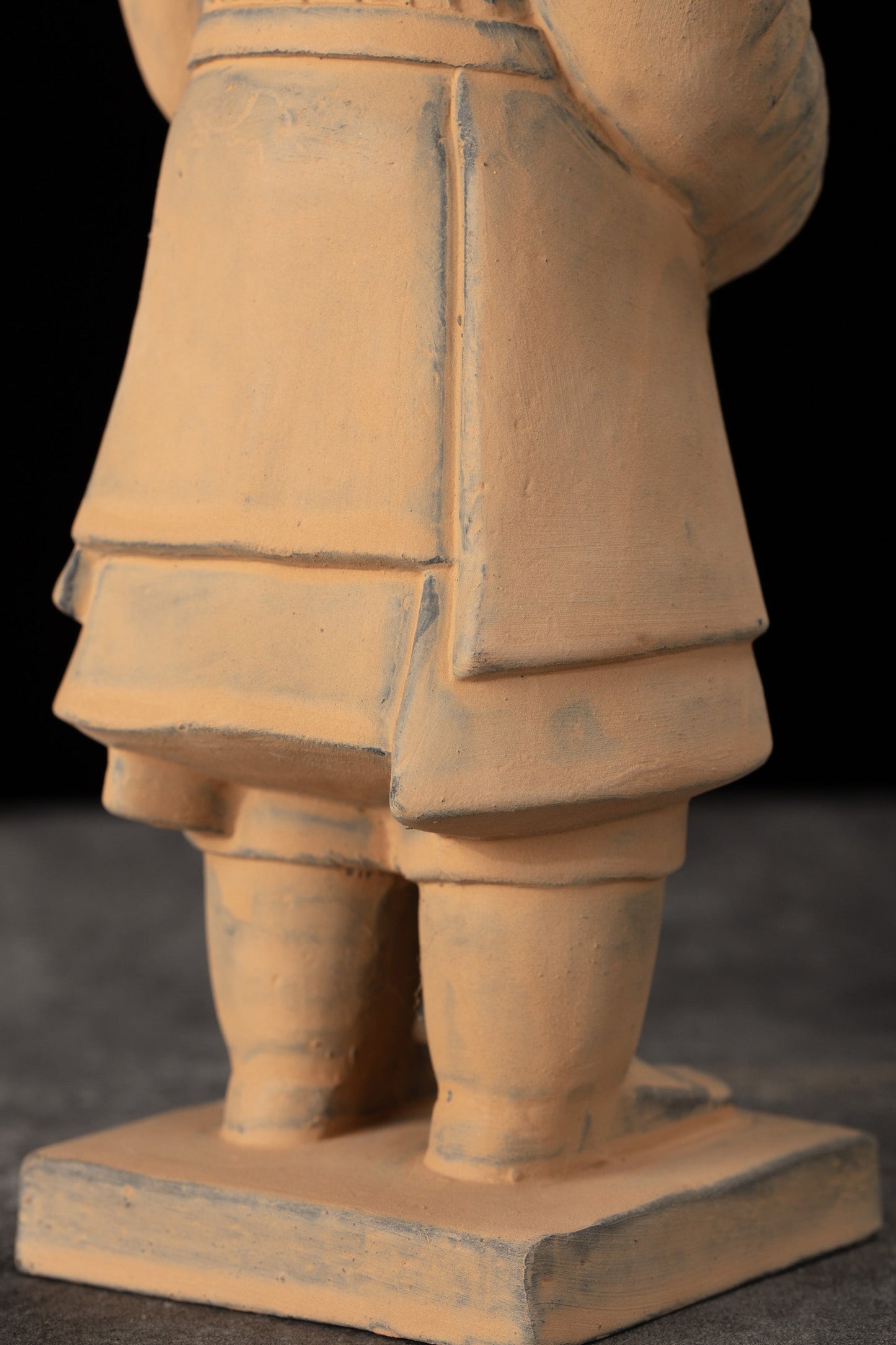 25CM General - CLAYARMY-Dynamic Sculpted Gesture: Dynamic view of the 25CM Terracotta Army General, capturing a dynamic sculpted gesture that adds movement and energy to the figurine.