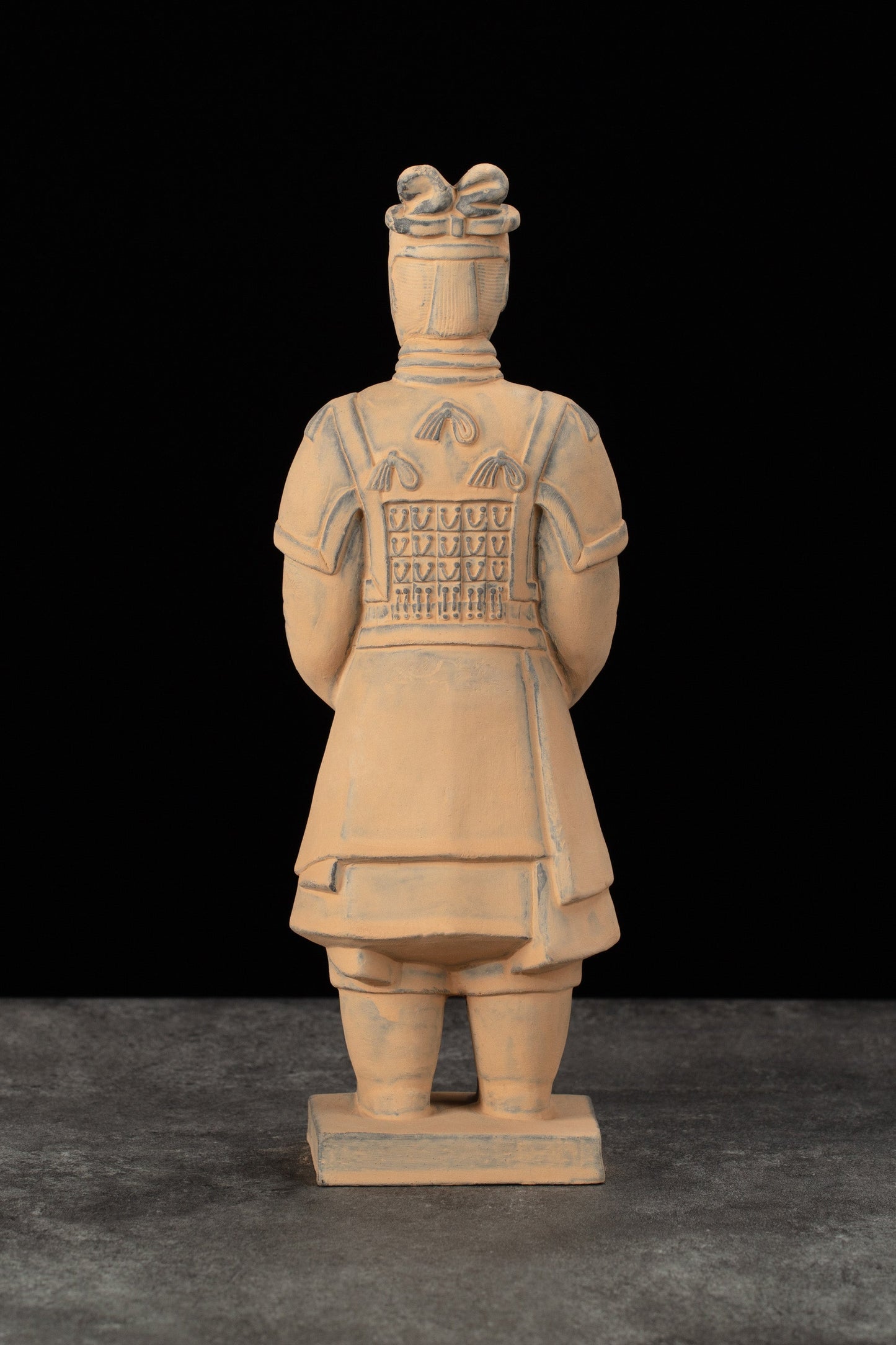 25CM General - CLAYARMY-Dynamic Sculpted Movement: Experience the dynamic sculpted movement of the 25CM Terracotta Army General, capturing the essence of a leader in motion.