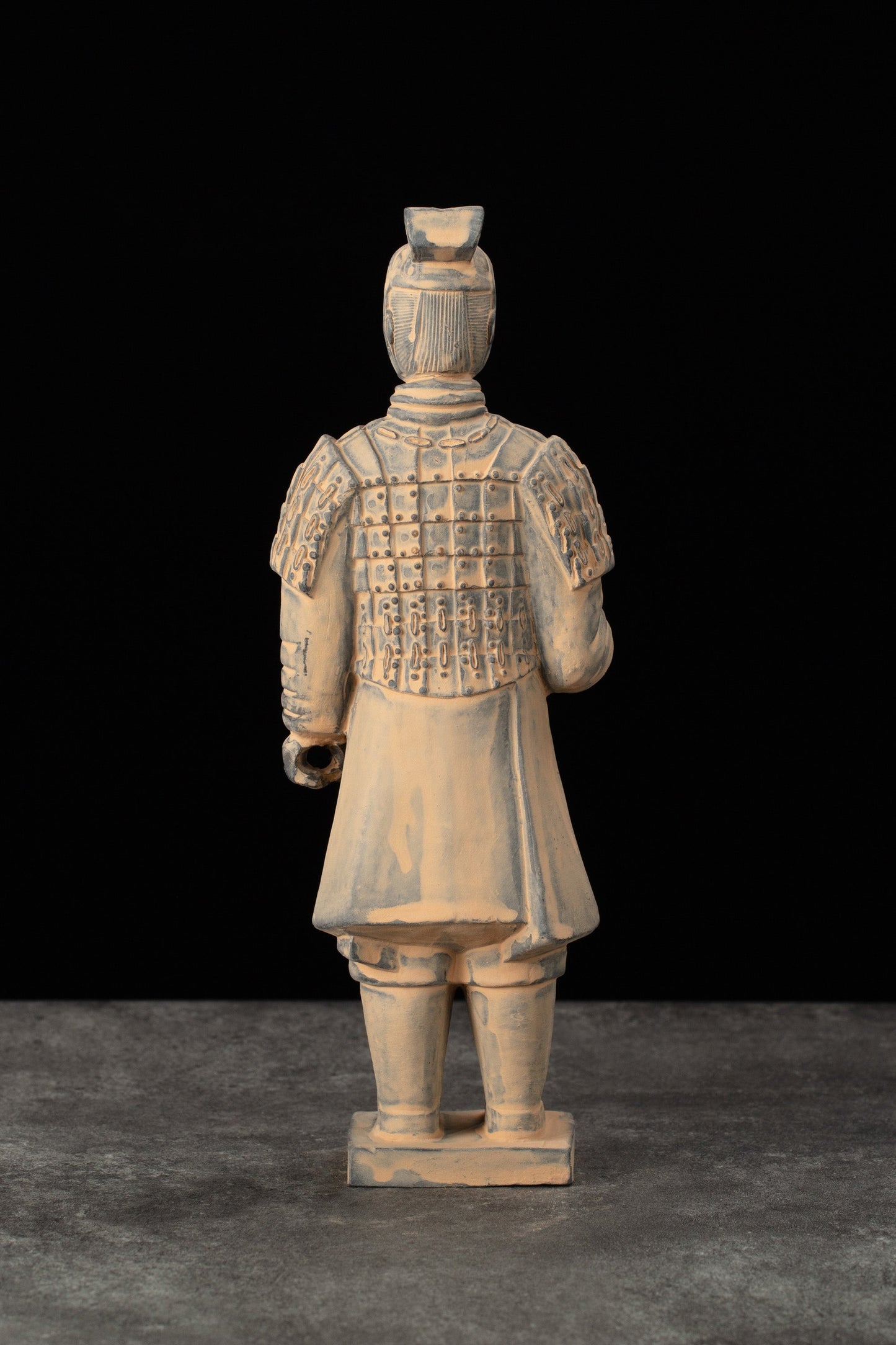 25CM Officier - CLAYARMY-Back view showcasing the double-tailed crossbill crown and layered jacket of the 25CM Clayarmy Officer.