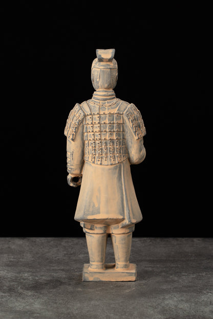 25CM Officier - CLAYARMY-Back view showcasing the double-tailed crossbill crown and layered jacket of the 25CM Clayarmy Officer.