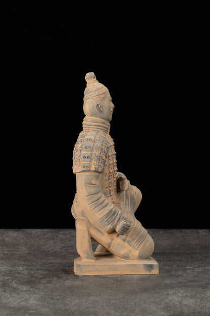 25CM Kneeling Archer - CLAYARMY-Side angle highlighting the unique pose and the meticulous details of the 25CM Kneeling Archer.