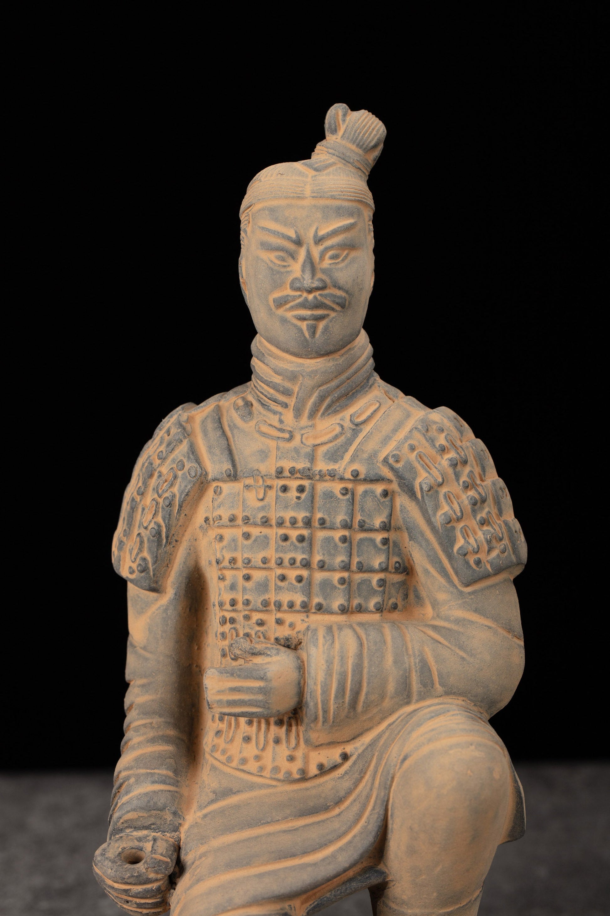 25CM Kneeling Archer - CLAYARMY-Front view of the 25CM Kneeling Archer figurine, highlighting intricately sculpted details on the face and armor.