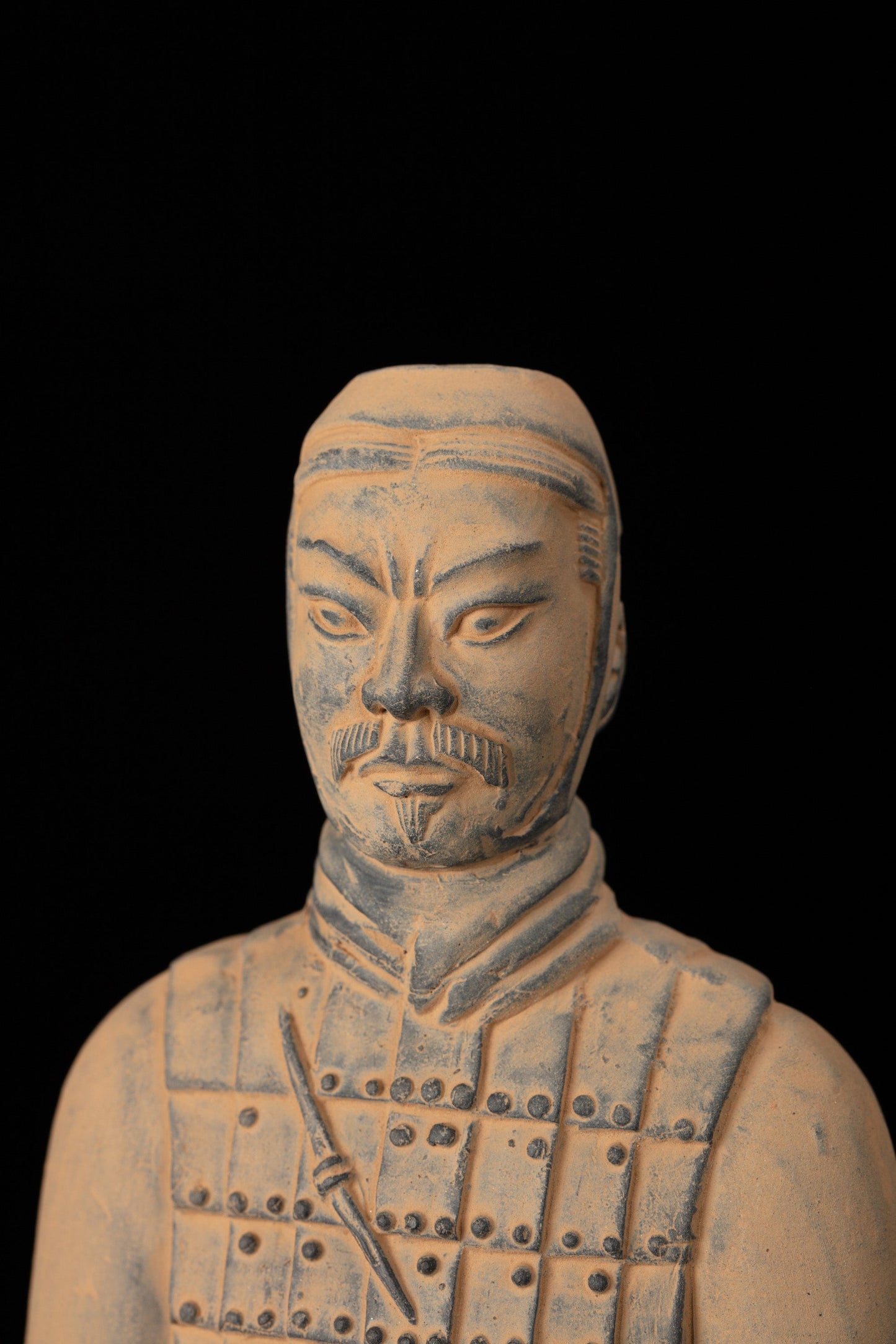 25CM Cavalryman - CLAYARMY-Detailed close-up of the facial features of the 25CM Cavalryman replica, emphasizing the red accents on the armor and the determined expression.