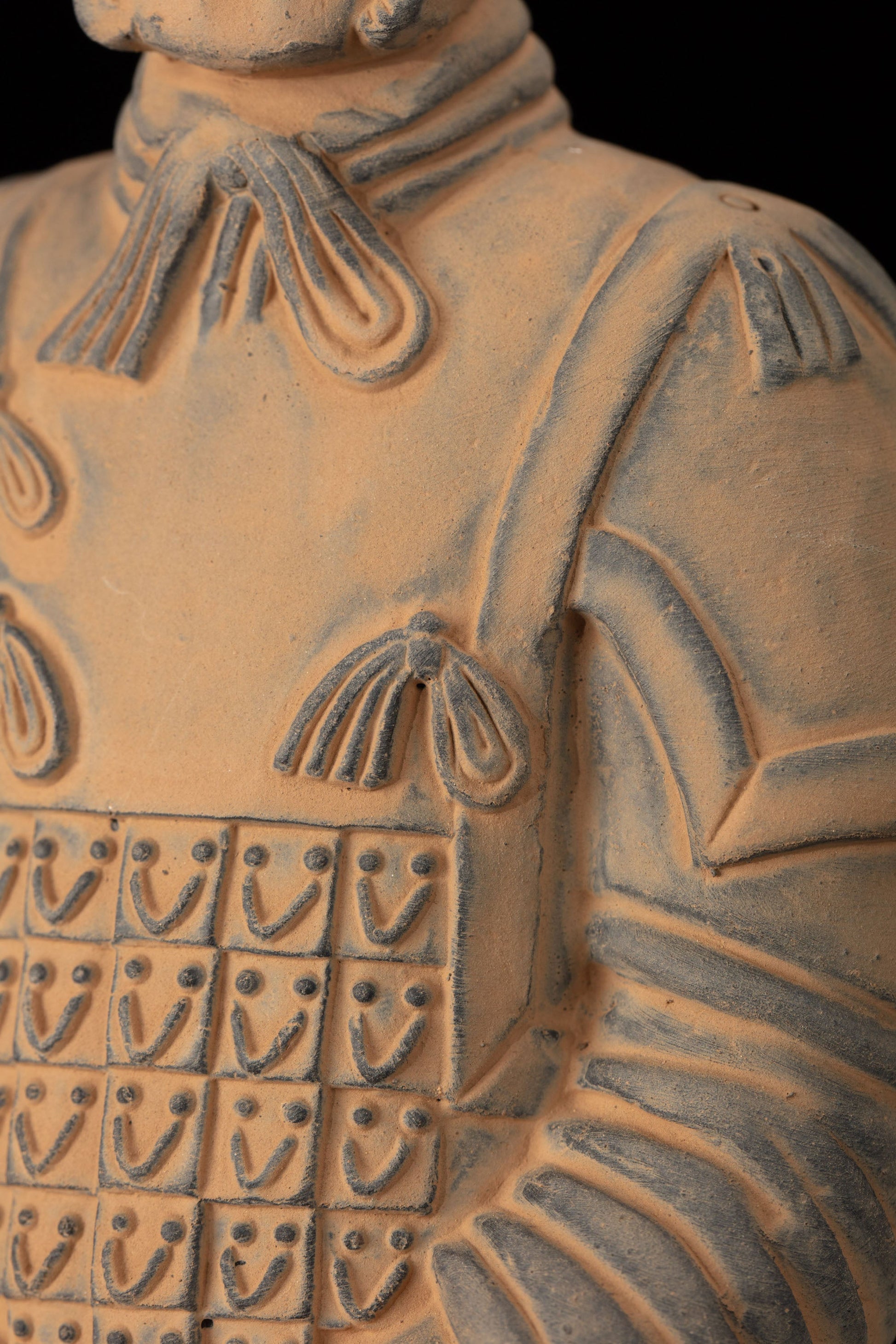 25CM General - CLAYARMY-Detailed Military Attire: Explore the detailed military attire of the 25CM General replica, emphasizing accurate sculpting that replicates historical clothing.