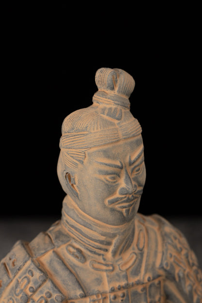 25CM Kneeling Archer - CLAYARMY-Top-down view highlighting the overall composition and craftsmanship of the 25CM Kneeling Archer.