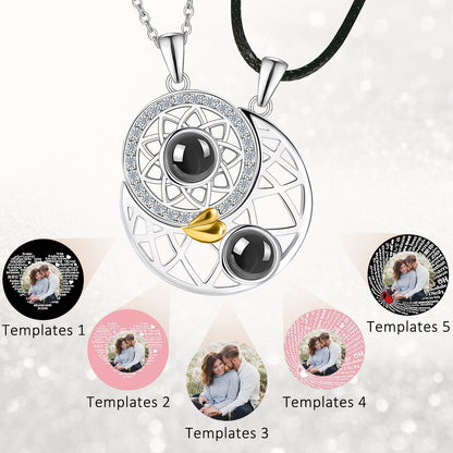 Partner-Halskettenset „Sonne und Mond“ – Projektionsanhänger mit Diamant- und Goldakzenten