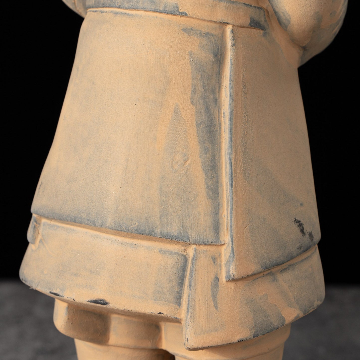 35CM General - CLAYARMY-Intricate Military Details: Explore the intricate military details of the 35CM General replica, highlighting precise sculpting that faithfully replicates historical attire.