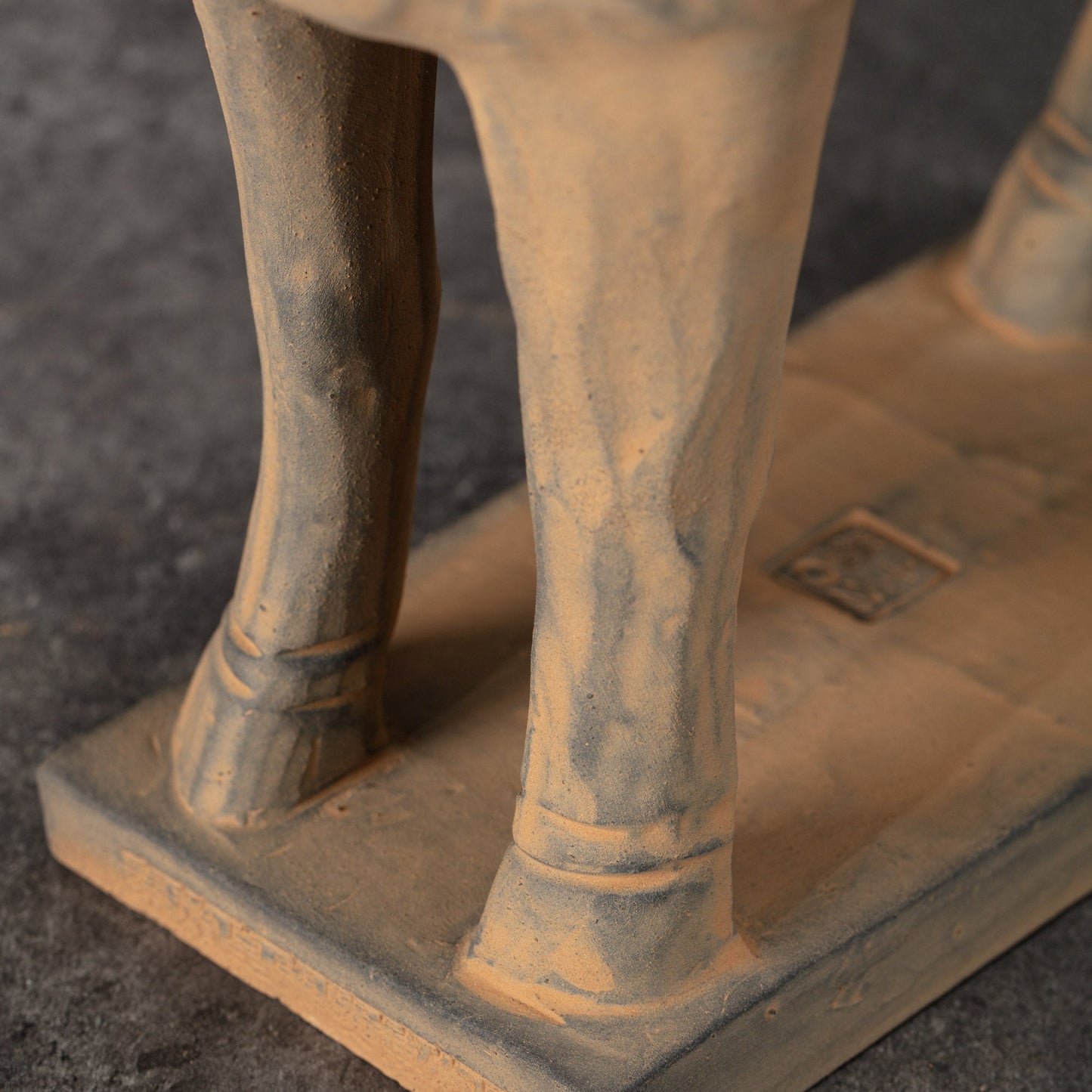 35CM Horse - CLAYARMY -Close-up of the hooves, revealing the meticulous attention to detail in our 35CM Clayarmy Terracotta Horse.