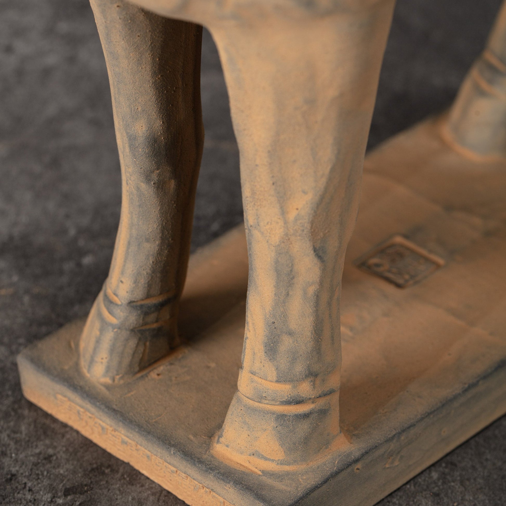 35CM Horse - CLAYARMY -Close-up of the hooves, revealing the meticulous attention to detail in our 35CM Clayarmy Terracotta Horse.