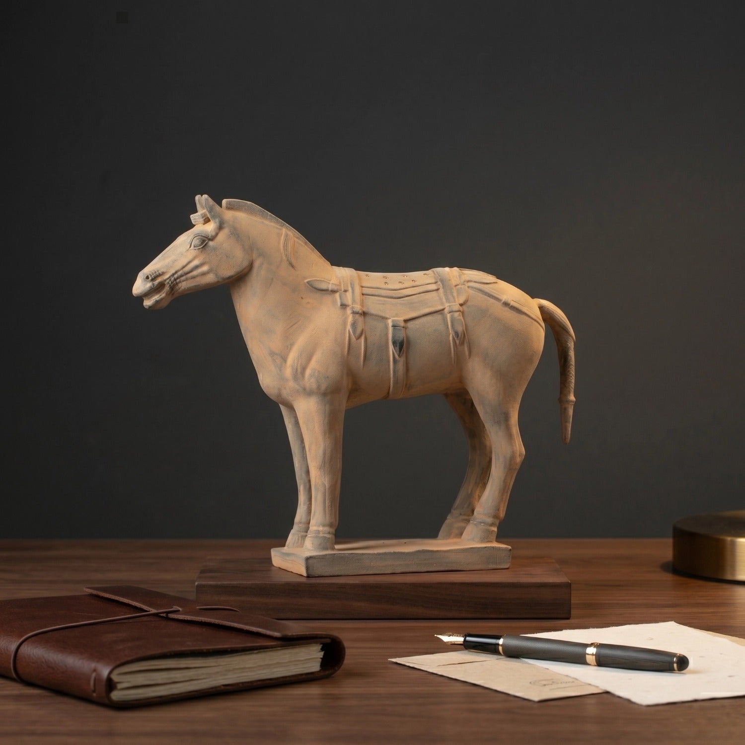 35CM Horse - CLAYARMY -Close-up of the hooves, revealing the meticulous attention to detail in our 35CM Clayarmy Terracotta Horse.