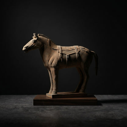 35CM Horse - CLAYARMY -Close-up of the hooves, revealing the meticulous attention to detail in our 35CM Clayarmy Terracotta Horse.