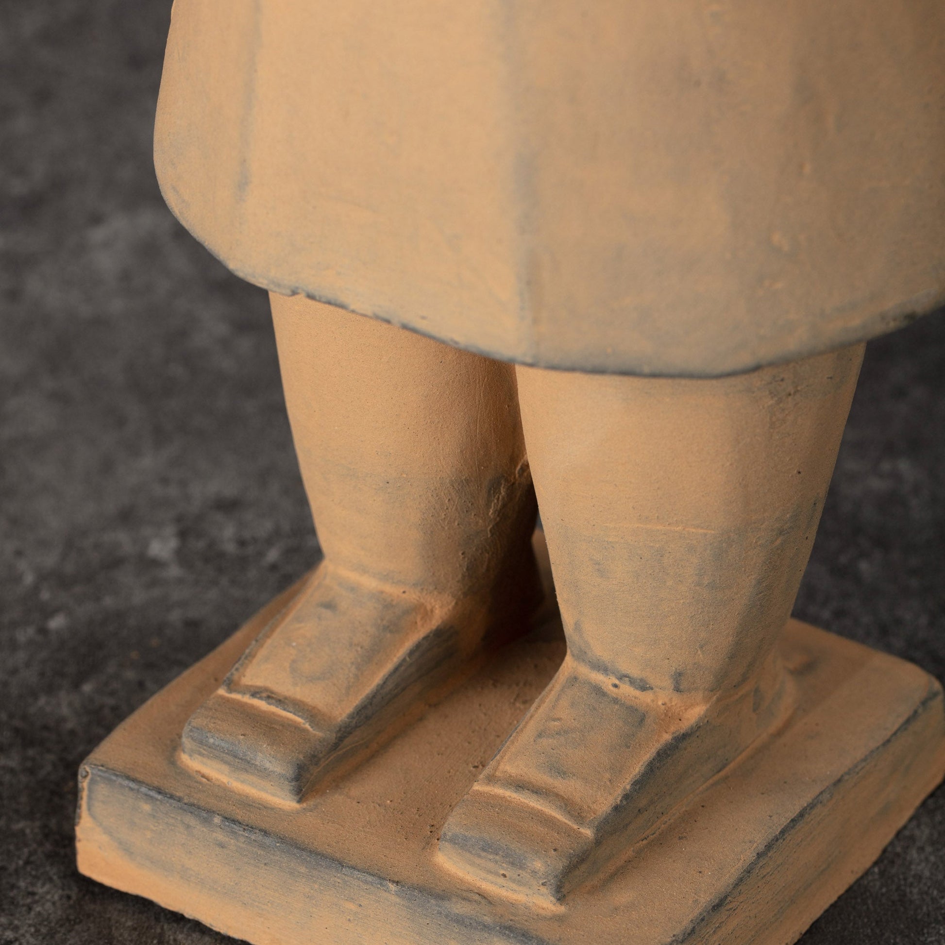 35CM Officier - CLAYARMY-Detailed shot of the footwear worn by the 35CM Officer.