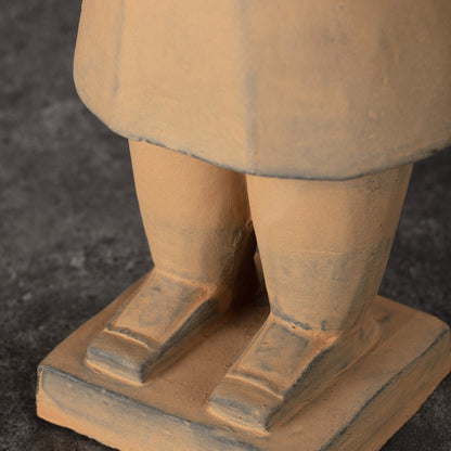 35CM Officier - CLAYARMY-Detailed shot of the footwear worn by the 35CM Officer.
