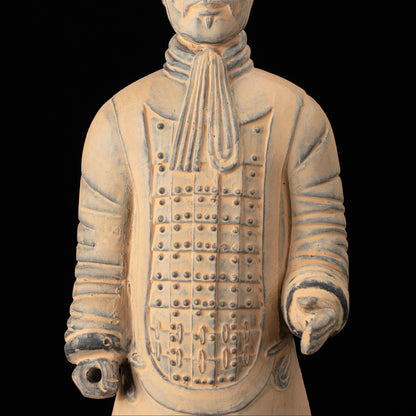 35CM Officier - CLAYARMY-Close-up of the detailed craftsmanship and painting on the 35CM Officer's armor and facial features.