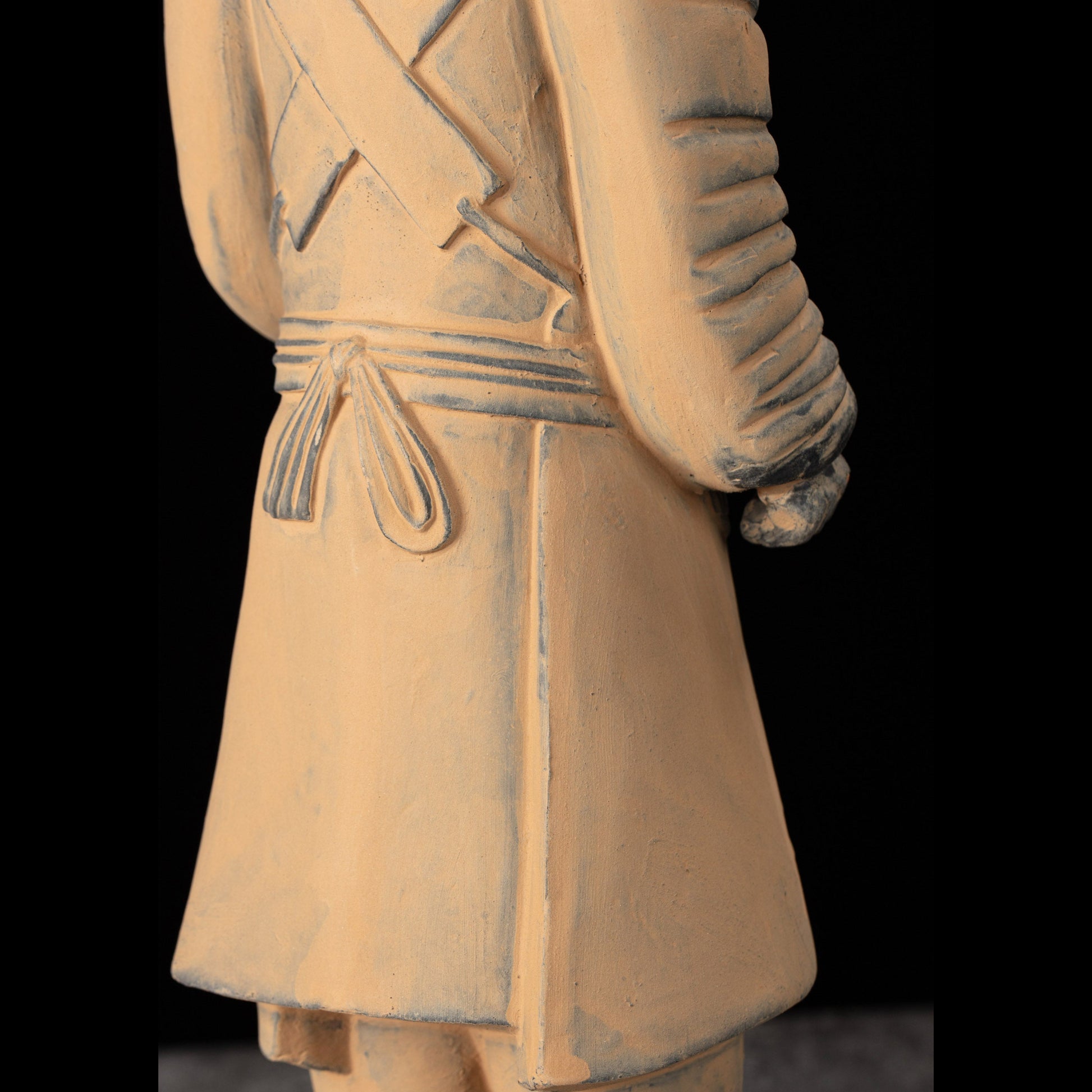 35CM Officier - CLAYARMY-Vibrant and detailed shot focusing on the attire and weaponry of the 35CM Clayarmy Officer.