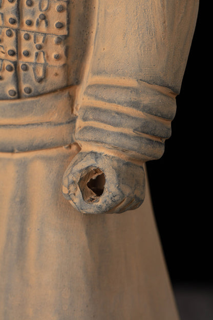 35CM Cavalryman - CLAYARMY-Close-up shot highlighting the red accents on the armor of the 35CM Cavalryman replica, providing a glimpse into the historical aesthetics.